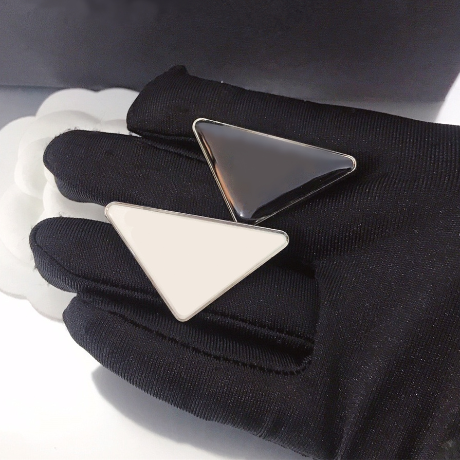 Wholesale High-quality Metal Triangle Letter Brooch Women Men Letters Brooches Suit Lapel Pin Fashion Jewelry P
Wholesale High-quality Metal Triangle Letter Brooch Women Men Letters Brooches Suit Lapel Pin Fashion Jewelry P