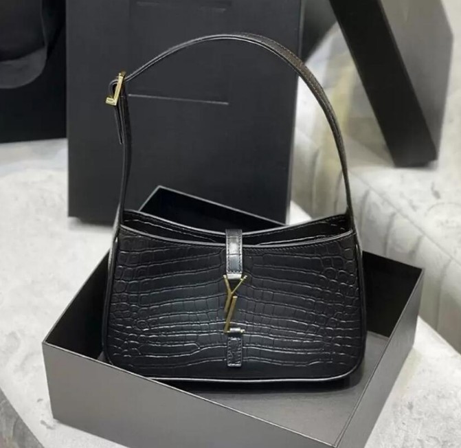 Evening Bags Top-quality Armpit Bags Classic Leather Designer Handbags cross body bag for Ladies Shoulder Bags Baguette Multi-Color Fashion Bags wholesale, Black
Evening Bags Top-quality Armpit Bags Classic Leather Designer Handbags cross body bag for Ladies Shoulder Bags Baguette Multi-Color Fashion Bags wholesale, Black