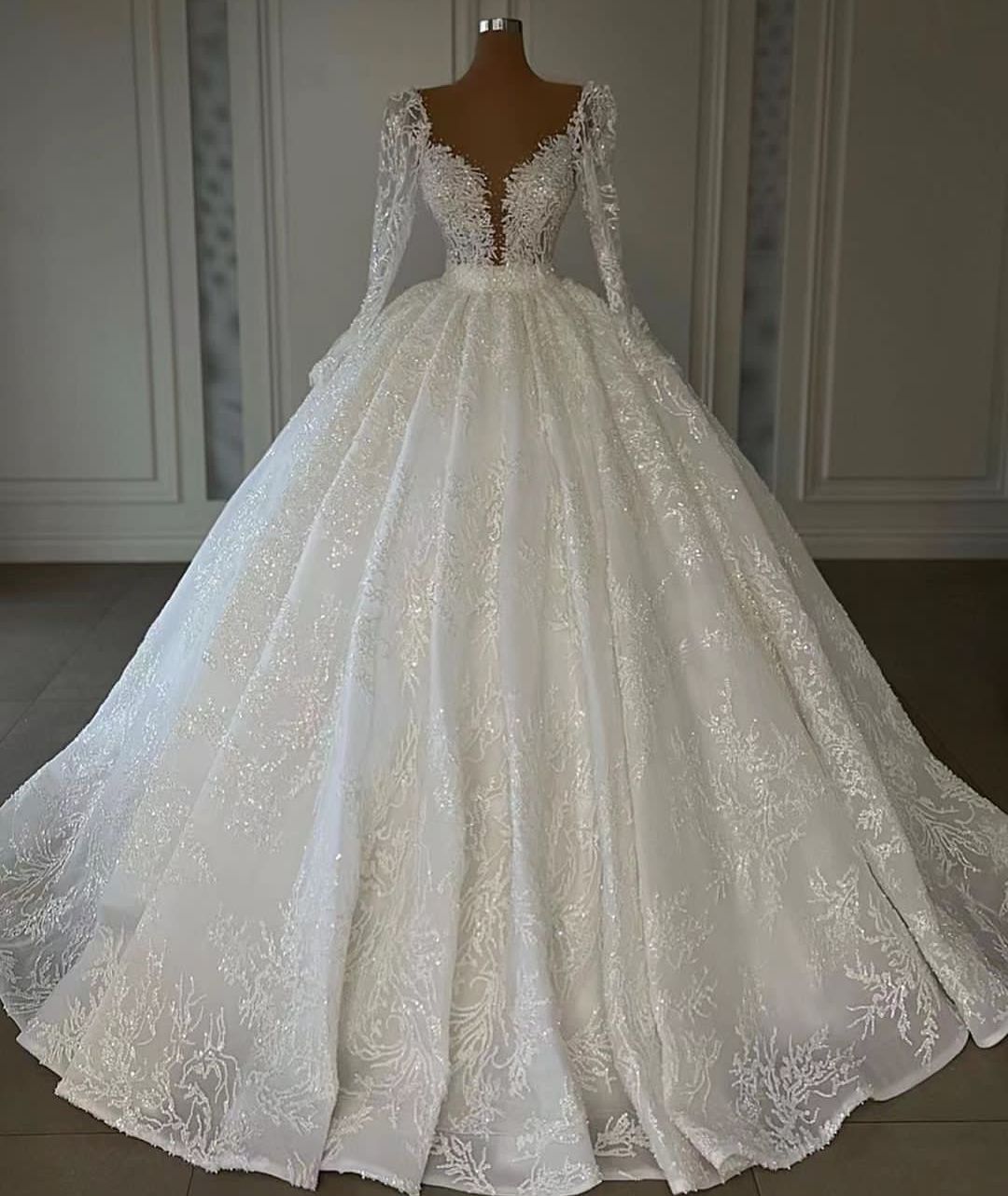 Elegant Ball Gown Wedding Dresses Long Sleeves V Neck Sequins Appliques Beaded Ruffles 3D Lace Hollow Diamonds Bridal Gowns Plus Size Custom Made Vest