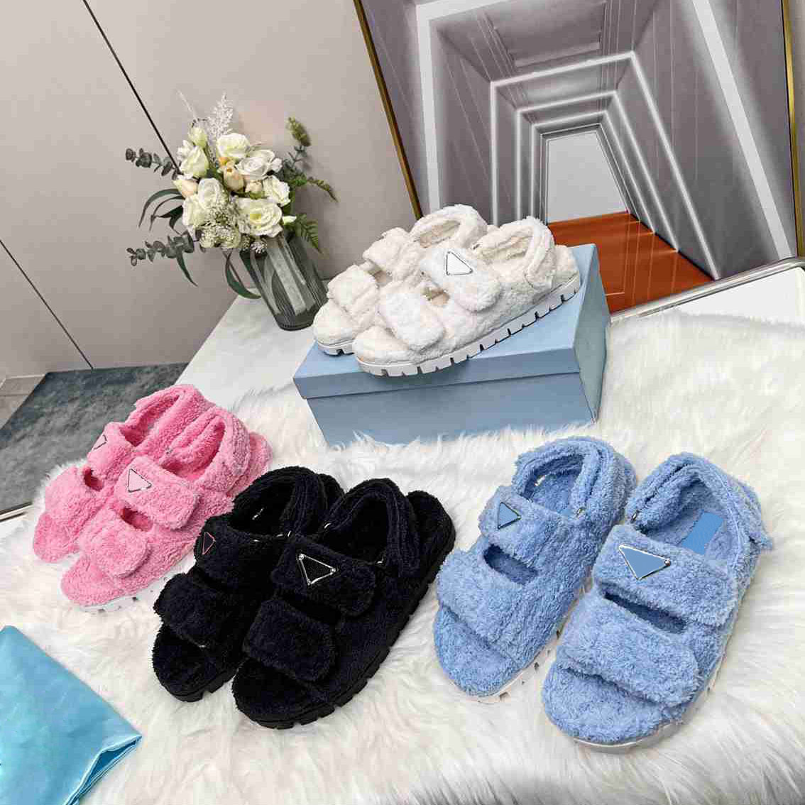 Women Designer Slippers Fur Half Slippers Fashion Flat Sandals White Black Woman Fur Fluffy Furry Beach Slipper Slide Summer Outdoor Shoes Size 35-41
Women Designer Slippers Fur Half Slippers Fashion Flat Sandals White Black Woman Fur Fluffy Furry Beach Slipper Slide Summer Outdoor Shoes Size 35-41