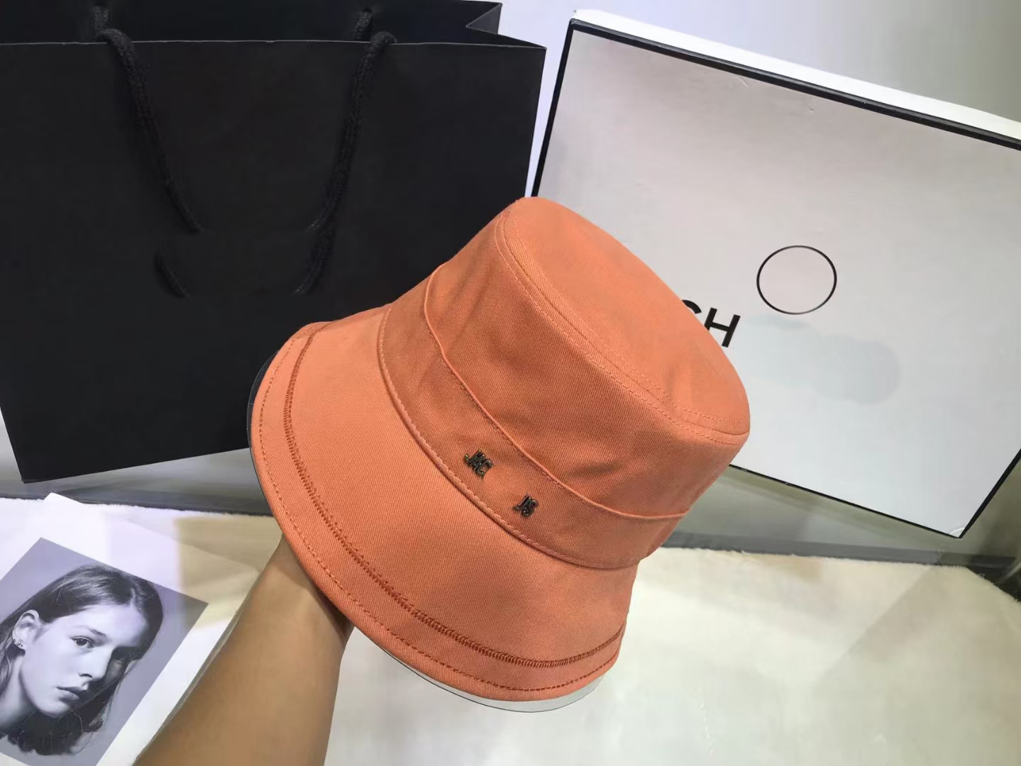 Summer Casquette Le Bob Wide Brim Hats Designer Jac For Women Frayed Cap 23ss Women Bucket Hat, White
Summer Casquette Le Bob Wide Brim Hats Designer Jac For Women Frayed Cap 23ss Women Bucket Hat, White
