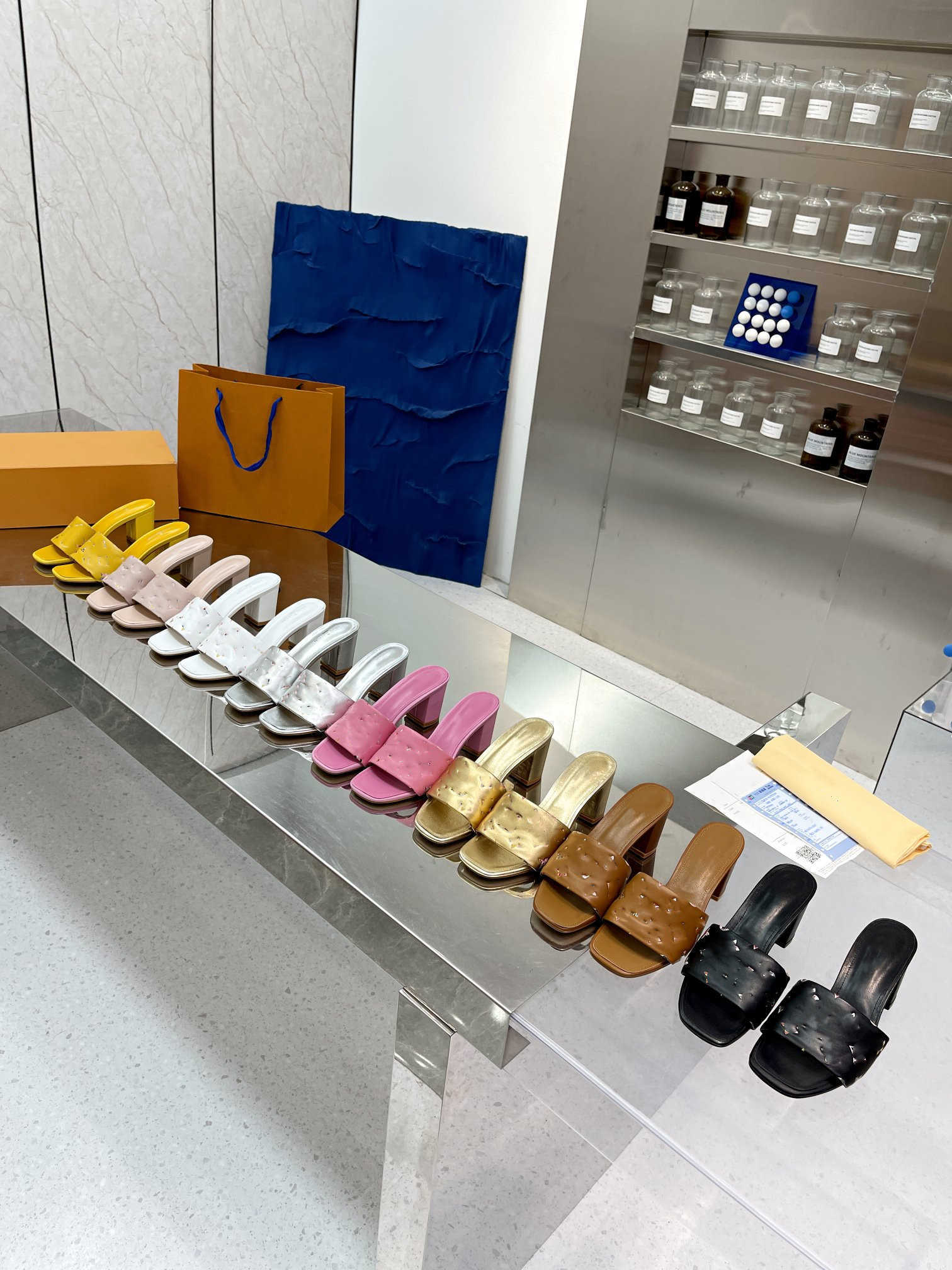 Designer Slippers Revival Mules Women Hihg Heels 6.5cm Summer Embossed flower lambskin Leather Slides Sandals Shoes WATERFRONT Out Sole Flip Flops, Lvg2302151
Designer Slippers Revival Mules Women Hihg Heels 6.5cm Summer Embossed flower lambskin Leather Slides Sandals Shoes WATERFRONT Out Sole Flip Flops, Lvg2302151