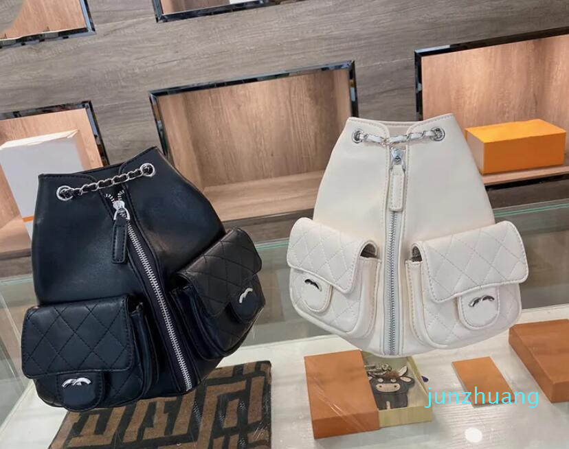 Designers backpacks luxurys backpack letter 15 casual large capacity Temperament 33 bag versatile gift Fashion backpack Material Leather styles good, Black+dust bag
Designers backpacks luxurys backpack letter 15 casual large capacity Temperament 33 bag versatile gift Fashion backpack Material Leather styles good, Black+dust bag