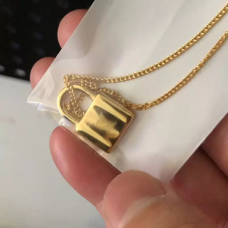 Lock necklace woman stainless steel 45cm gold pendant jewelry on the neck Valentine Day Christmas gifts for girlfriend wholesale
Lock necklace woman stainless steel 45cm gold pendant jewelry on the neck Valentine Day Christmas gifts for girlfriend wholesale