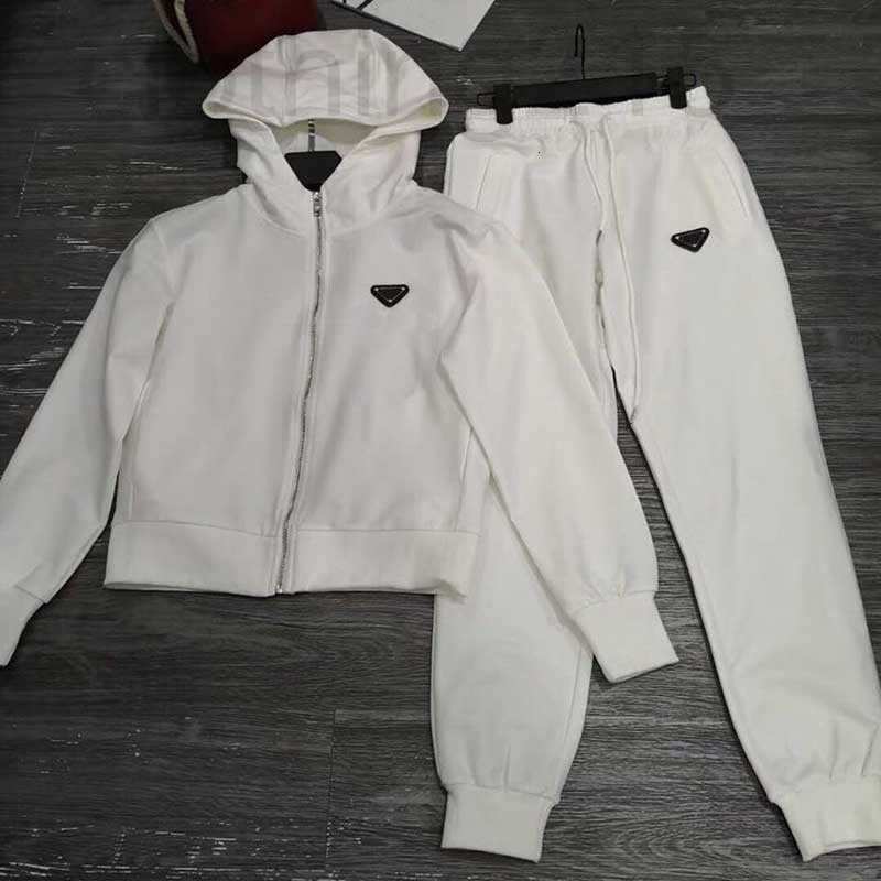Women's Two Piece Pants Designer Fashion Womens Tracksuit 23SS Women Sets Stylist Causal Hoodie Clothing Casual Sport Set Long Sleeve S- OOD1
Women's Two Piece Pants Designer Fashion Womens Tracksuit 23SS Women Sets Stylist Causal Hoodie Clothing Casual Sport Set Long Sleeve S- OOD1