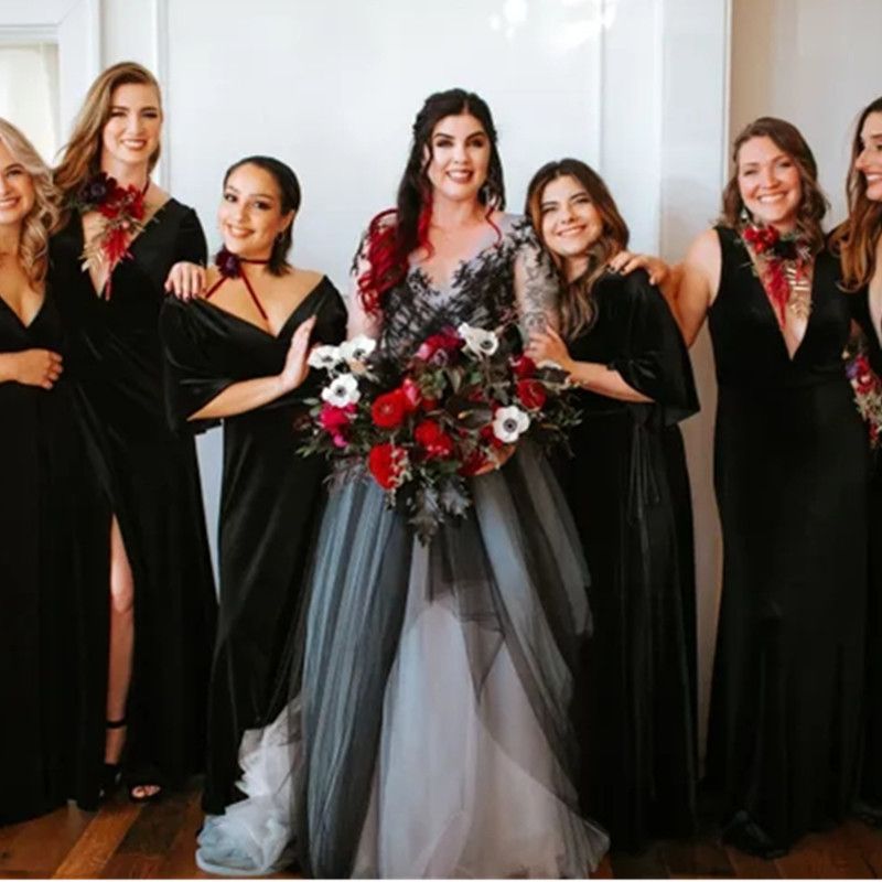 2023 Black Gothic Wedding Dresses Bridal Gown Tulle V Neck Lace Applique Ruched Pleats Sweep Train Long Sleeves Beach Country Custom Plus Size Vestido