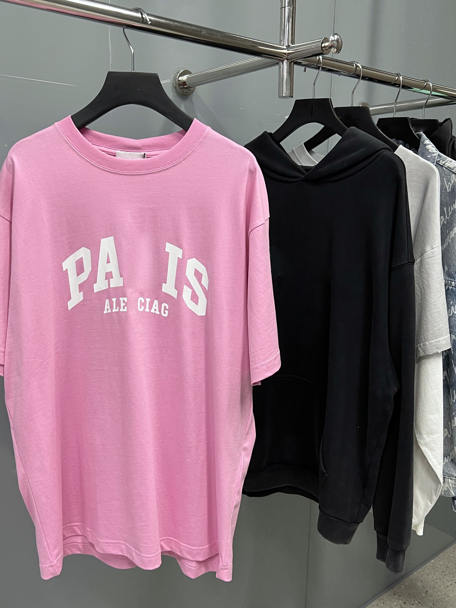 Mens T Shirts Casual Summer Mens Ladies Trending T Shirt Alphabet Alphabet Print Classic Short Sleeve Top Luxury Mens Hip Hop High Quality Clothes Pink
Mens T Shirts Casual Summer Mens Ladies Trending T Shirt Alphabet Alphabet Print Classic Short Sleeve Top Luxury Mens Hip Hop High Quality Clothes Pink