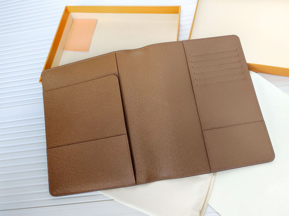 Genuine Leather large desk ring agenda cover holder memo planner A5 notebook diary protective case leather card passport wallet slots with boxs R20100 R20974, Old flower
Genuine Leather large desk ring agenda cover holder memo planner A5 notebook diary protective case leather card passport wallet slots with boxs R20100 R20974, Old flower