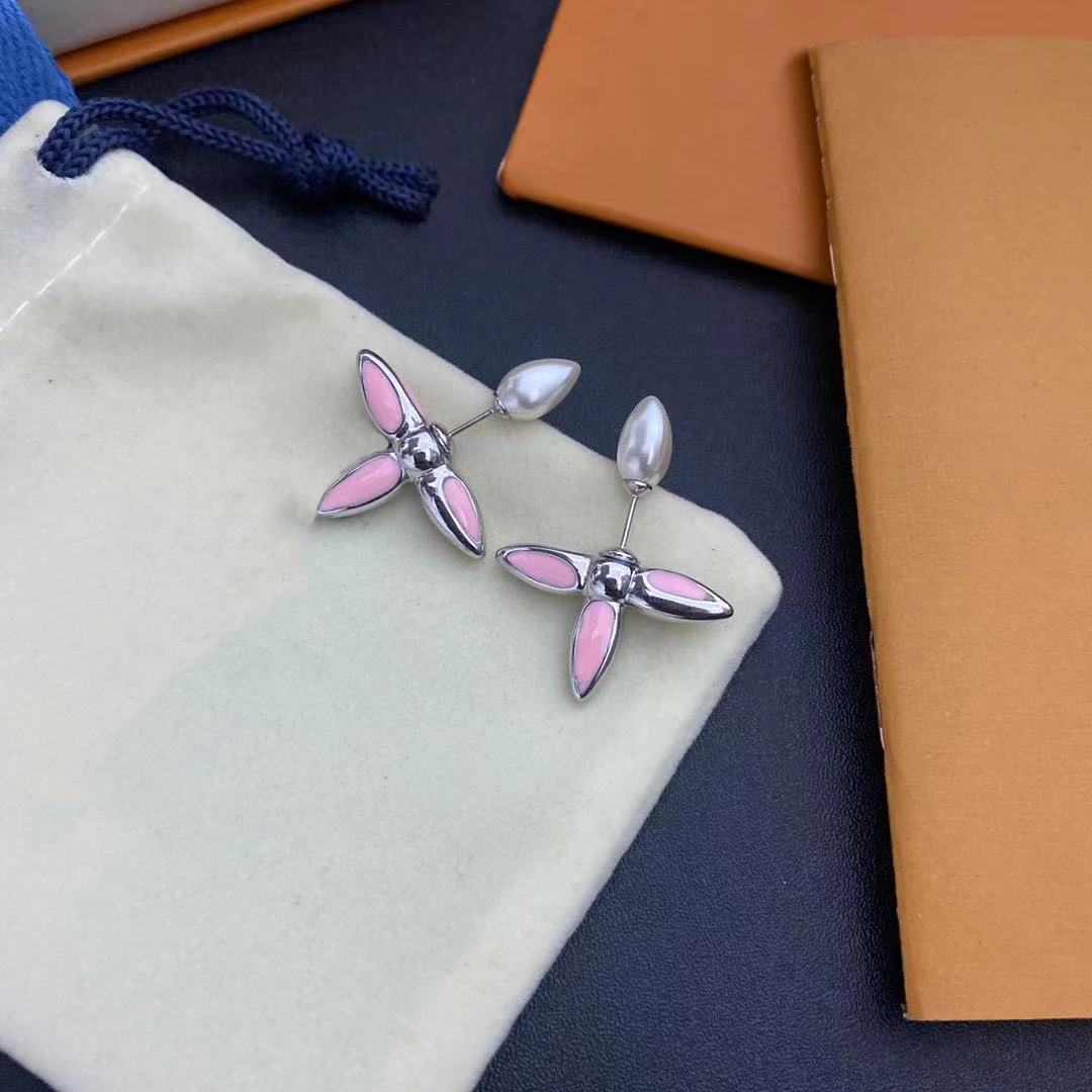 Luxury Designer Jewelry Stud Women Earring Letter earrings copper gold plated Elegant Wing Charm earrings fashion new style
Luxury Designer Jewelry Stud Women Earring Letter earrings copper gold plated Elegant Wing Charm earrings fashion new style