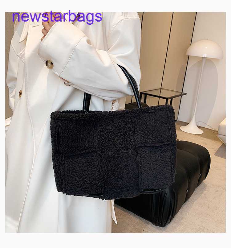 Arco woven tote bags Designer Bottegs Venets 2023 Autumn and Winter New Network Red Tide Versatile Bag Woven Large Capacity Portab, Black7
Arco woven tote bags Designer Bottegs Venets 2023 Autumn and Winter New Network Red Tide Versatile Bag Woven Large Capacity Portab, Black7