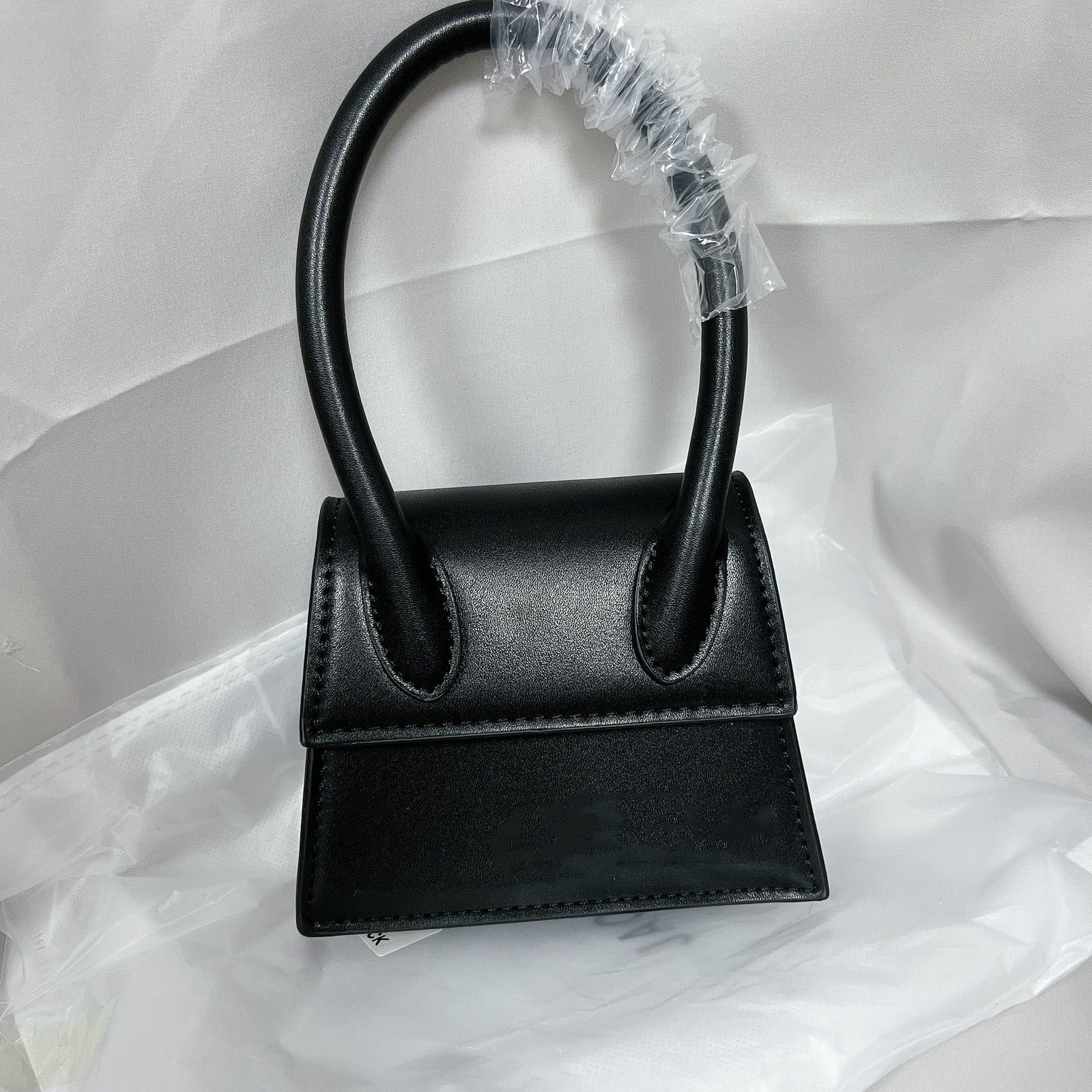 2022 Top Designer Women's Bags Vintage Handbags Underarm Frosted Suede One Shoulder Luxury Handheld Wallet mini, Black mini
2022 Top Designer Women's Bags Vintage Handbags Underarm Frosted Suede One Shoulder Luxury Handheld Wallet mini, Black mini