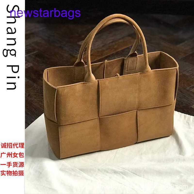 Arco woven tote bags Designer Bottegs Venets Guangzhou Women's Leather Tote Bag female commuter One Shoulder mother with liner, Wine
Arco woven tote bags Designer Bottegs Venets Guangzhou Women's Leather Tote Bag female commuter One Shoulder mother with liner, Wine