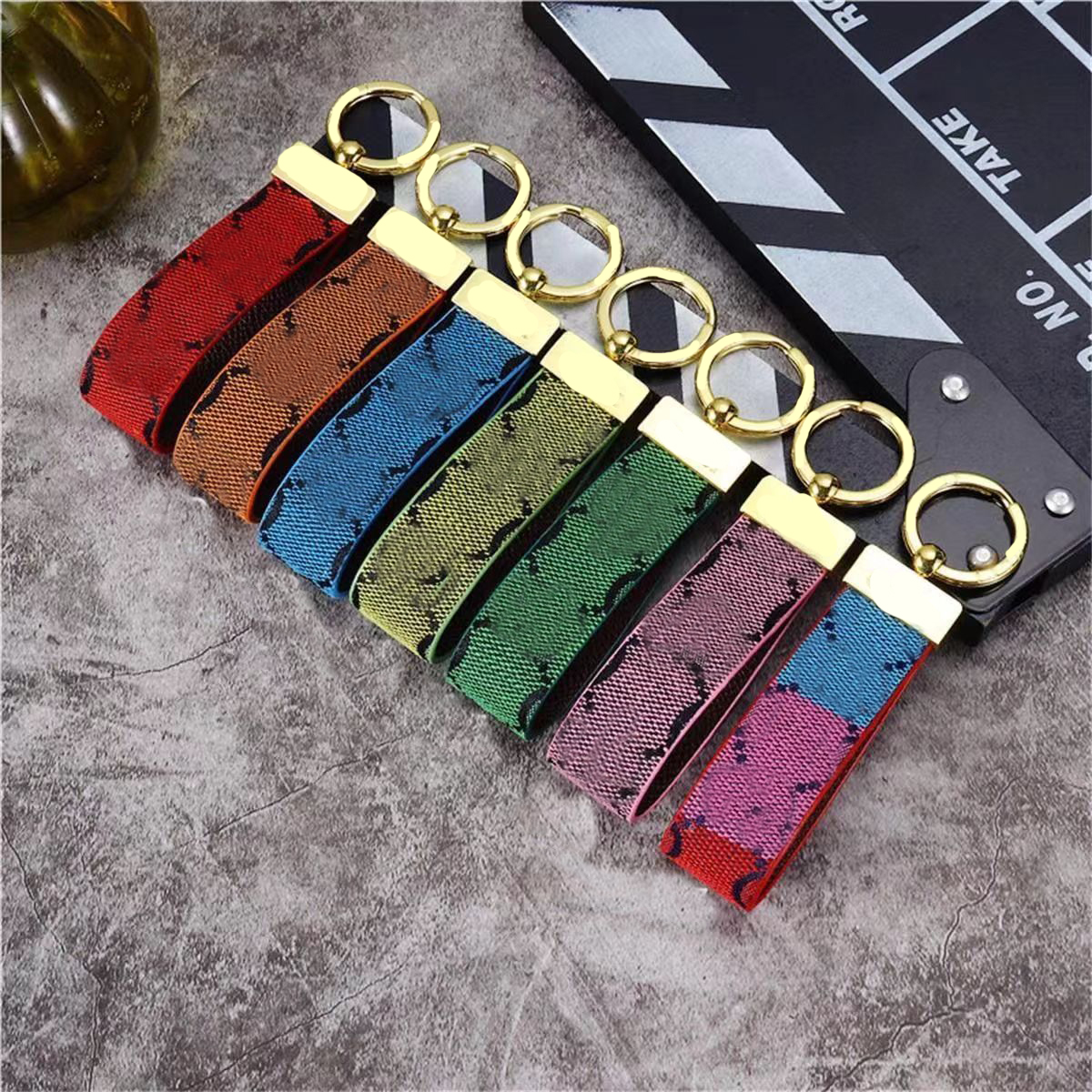 Designer keychains fashion luxury lanyards mens metal keychain leather car key chain bag charm pendant unisex keyring classic accessories small jewelry no box
Designer keychains fashion luxury lanyards mens metal keychain leather car key chain bag charm pendant unisex keyring classic accessories small jewelry no box