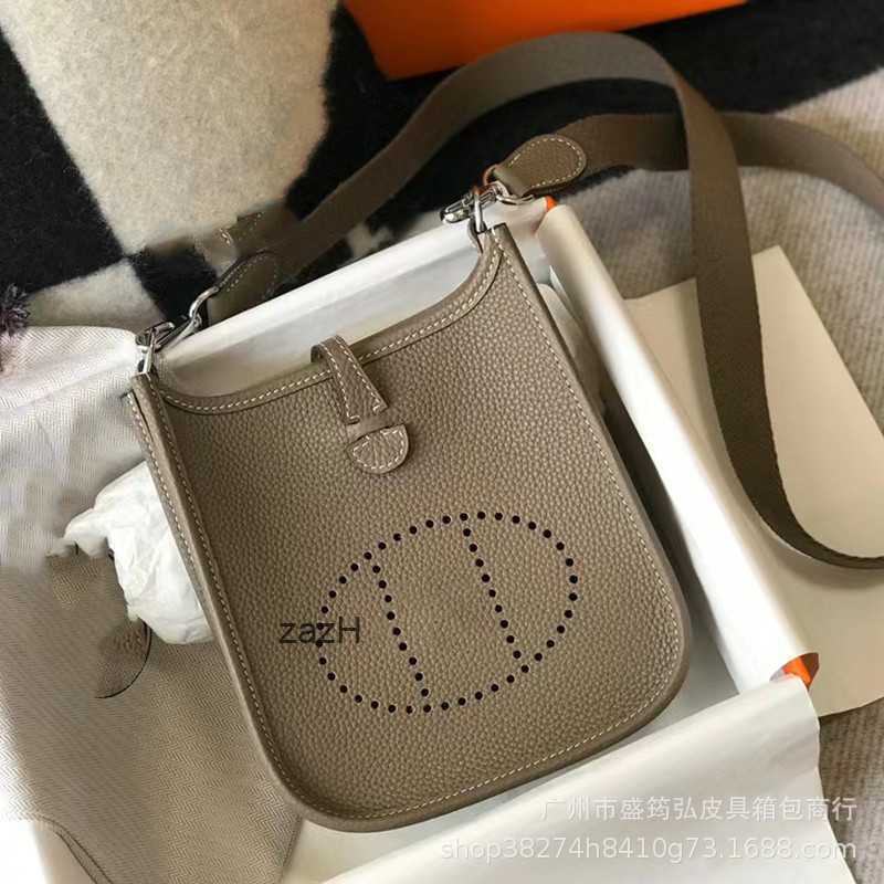 Herme Bags 2023 Evelynes Tote Bag h Family Top Layer Cowhide Lychee Pattern Single Shoulder Messenger Women's Leisure Versatile Bucket Evelyn M162, Color 14
Herme Bags 2023 Evelynes Tote Bag h Family Top Layer Cowhide Lychee Pattern Single Shoulder Messenger Women's Leisure Versatile Bucket Evelyn M162, Color 14