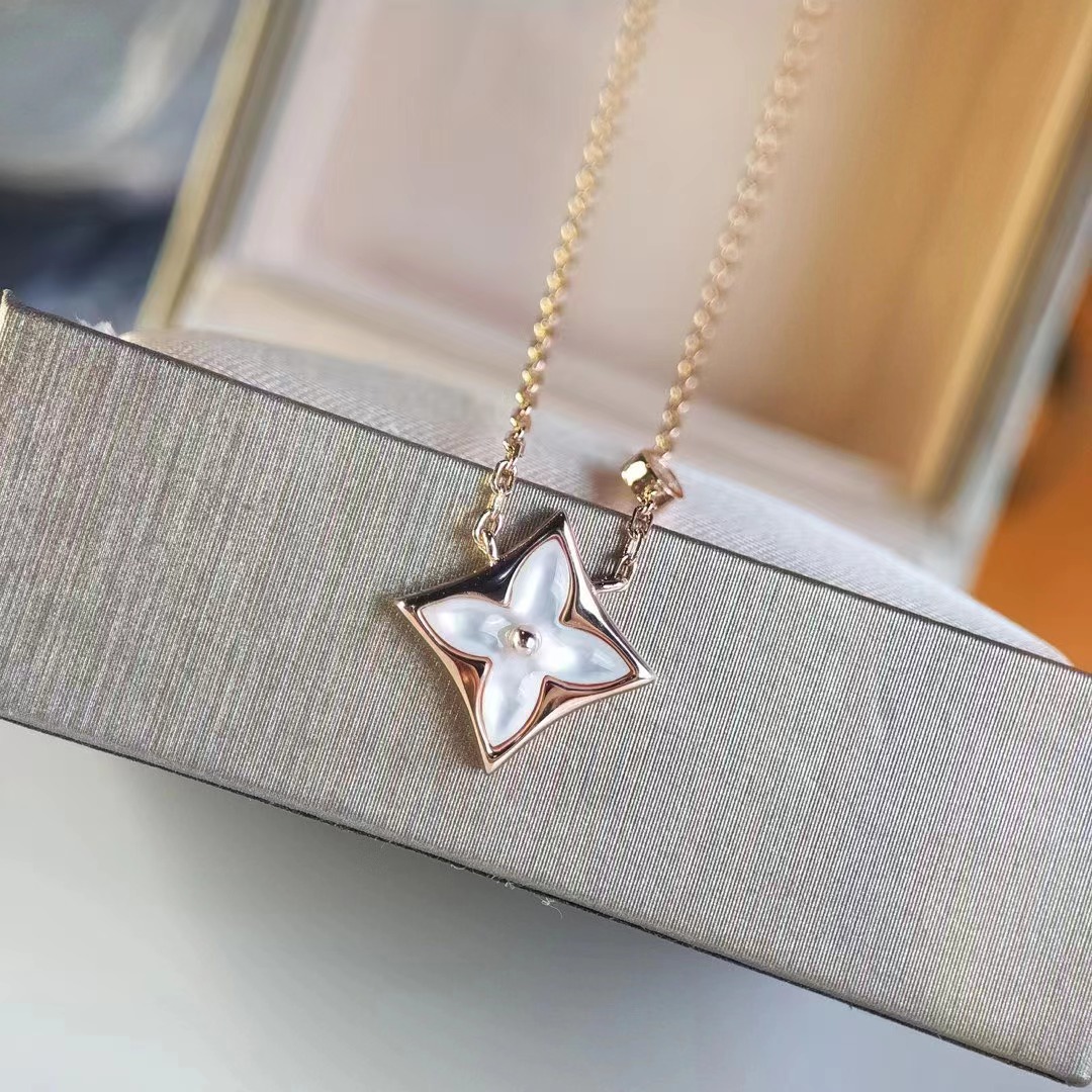 clover designer brand luxury pendant necklaces for women mother of pearl 4 leaf flower love necklace jewelry gift original box packing
clover designer brand luxury pendant necklaces for women mother of pearl 4 leaf flower love necklace jewelry gift original box packing