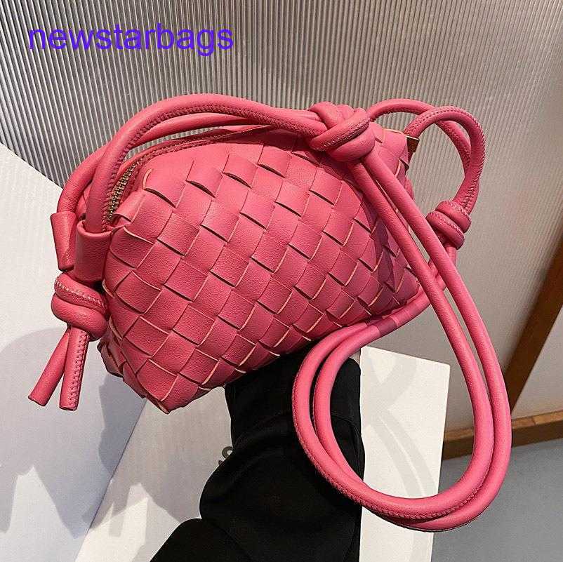 Mini Loop bags for women Bottegs Venets Unique niche design woven 2023 new women's popular versatile one shoulder underarm diagona, Pink7
Mini Loop bags for women Bottegs Venets Unique niche design woven 2023 new women's popular versatile one shoulder underarm diagona, Pink7