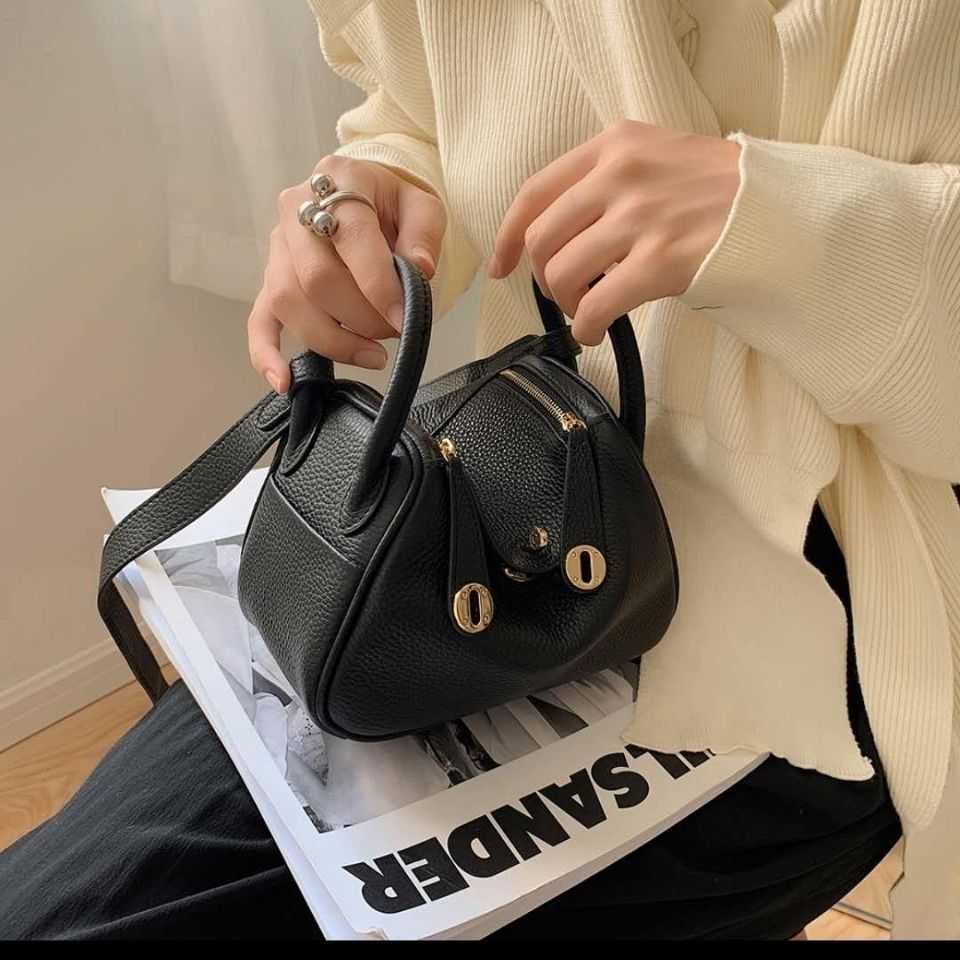 Designer Herme Lindi Bags online outlet 2023 new cross body bag women mini doctor leather pillow one shoulder medicineRGH9, Mini black
Designer Herme Lindi Bags online outlet 2023 new cross body bag women mini doctor leather pillow one shoulder medicineRGH9, Mini black