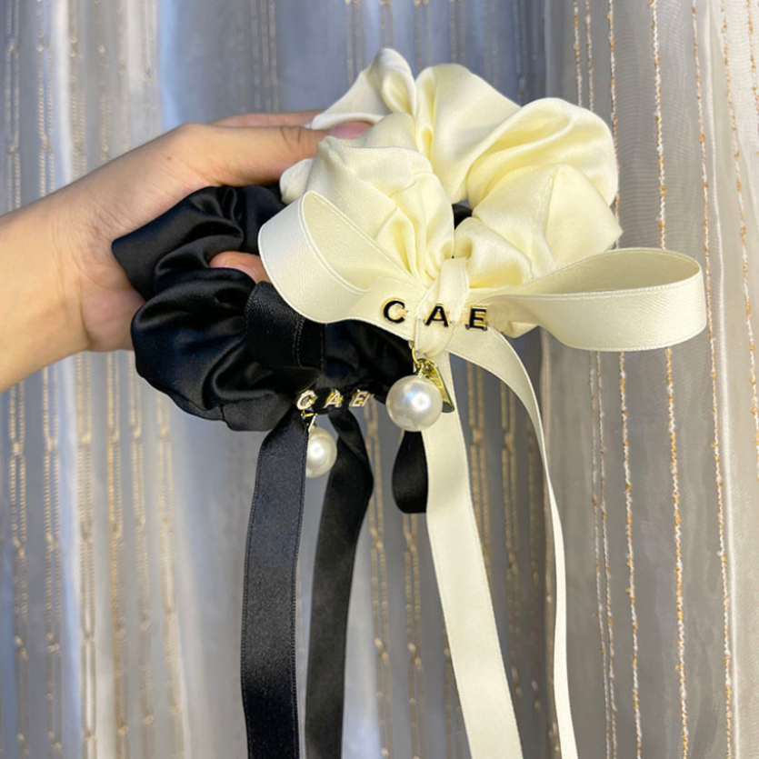 Fashion Designer Headbands Women Solid Color Black White Brand Korean Bowknot Hairband Fashion Womens Pearl Hair Hoop Sport Wide Head Accessories Gift
Fashion Designer Headbands Women Solid Color Black White Brand Korean Bowknot Hairband Fashion Womens Pearl Hair Hoop Sport Wide Head Accessories Gift