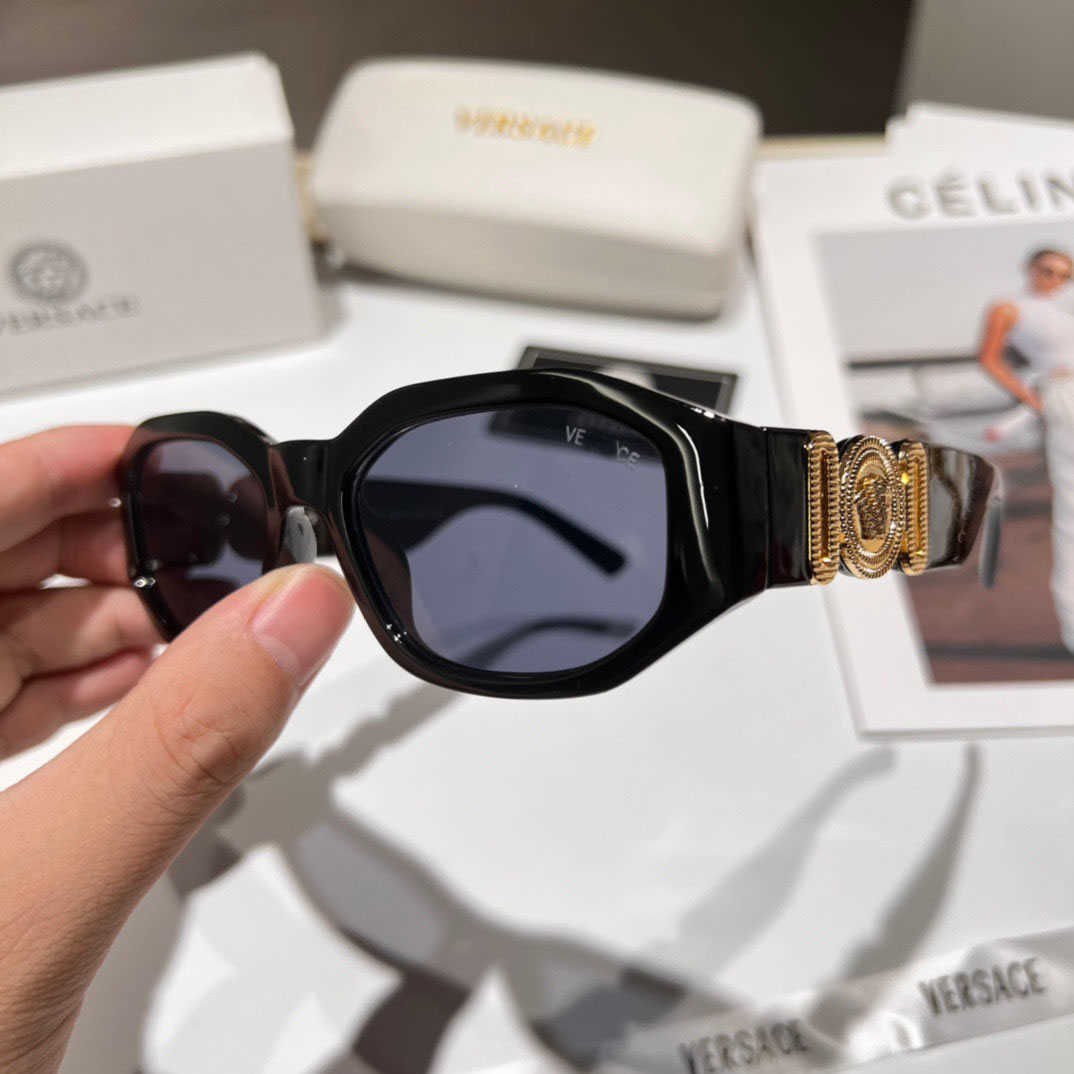 New Sunglasses For Men And Women Fashionable Versage Sunglasses Casual Versatile Personalized Anti Ultraviolet Street Shooting Disco Glasses
New Sunglasses For Men And Women Fashionable Versage Sunglasses Casual Versatile Personalized Anti Ultraviolet Street Shooting Disco Glasses