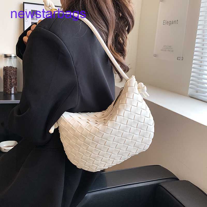 Designer Bottegs Venets Turn Handbags online store Woven women's 2023 new hand autumn and winter bill of lading shoulder cross-bod, Pink11
Designer Bottegs Venets Turn Handbags online store Woven women's 2023 new hand autumn and winter bill of lading shoulder cross-bod, Pink11