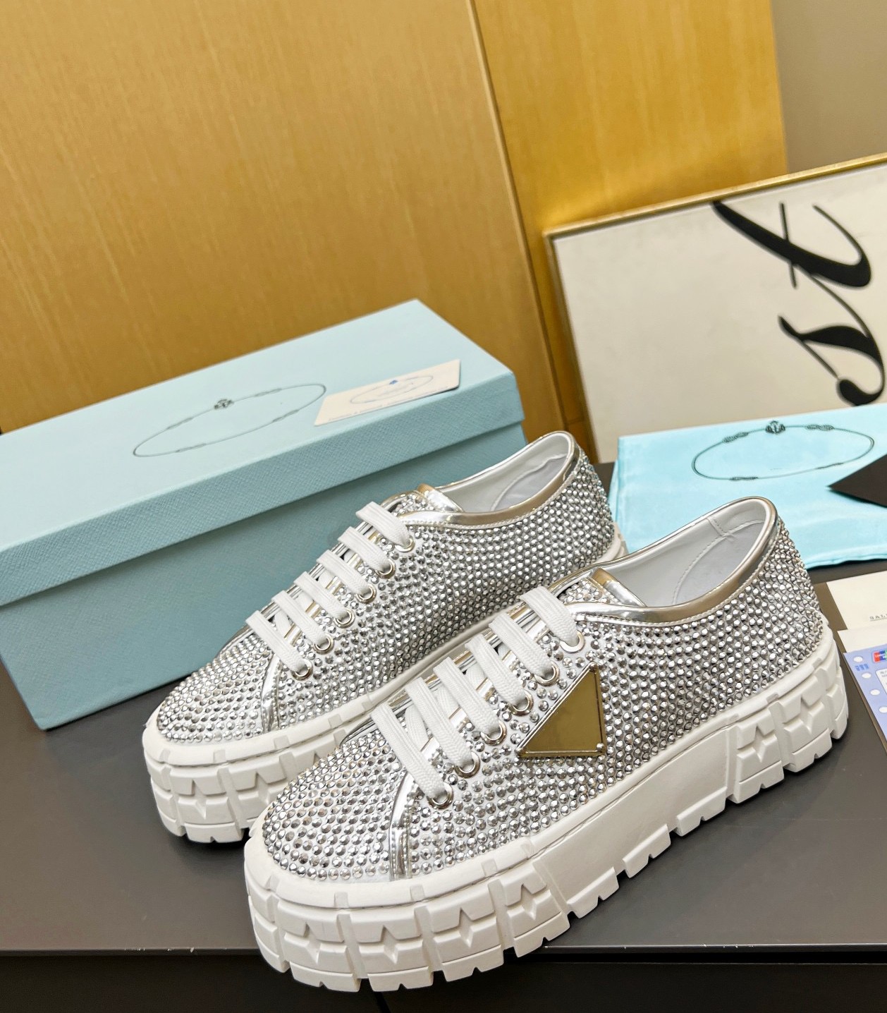 2023 early spring leisure shoes full drill round head thick bottom cake lace-up, Gold
2023 early spring leisure shoes full drill round head thick bottom cake lace-up, Gold