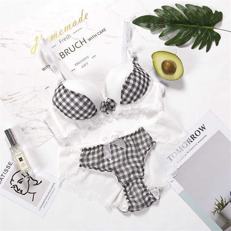 New Push Up Bra Set Women 5 Colour Underwear Korean Wire-free Ultra-thin Lette Sexy Lace Triangle Cup Cotton and Panties, Purple
New Push Up Bra Set Women 5 Colour Underwear Korean Wire-free Ultra-thin Lette Sexy Lace Triangle Cup Cotton and Panties, Purple