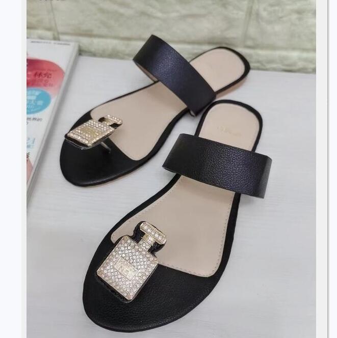 brand Designer Slippers beach Scuffs Classic Flat woman men Summer lady Cartoon Big Head Slippers Hotel Bath fashion women shoes CC6518
brand Designer Slippers beach Scuffs Classic Flat woman men Summer lady Cartoon Big Head Slippers Hotel Bath fashion women shoes CC6518