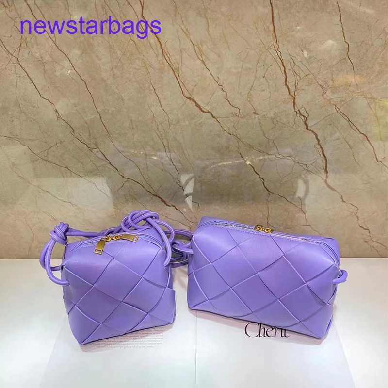 Mini Loop bags for women Bottegs Venets 2023 autumn and winter new texture niche leather woven plaid one shoulder cross body small square mini lunch, Horizontal white
Mini Loop bags for women Bottegs Venets 2023 autumn and winter new texture niche leather woven plaid one shoulder cross body small square mini lunch, Horizontal white