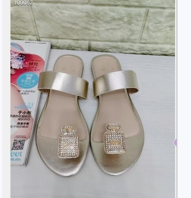 brand Designer Slippers beach Scuffs Classic Flat woman men Summer lady Cartoon Big Head Slippers Hotel Bath fashion women shoes CC25
brand Designer Slippers beach Scuffs Classic Flat woman men Summer lady Cartoon Big Head Slippers Hotel Bath fashion women shoes CC25
