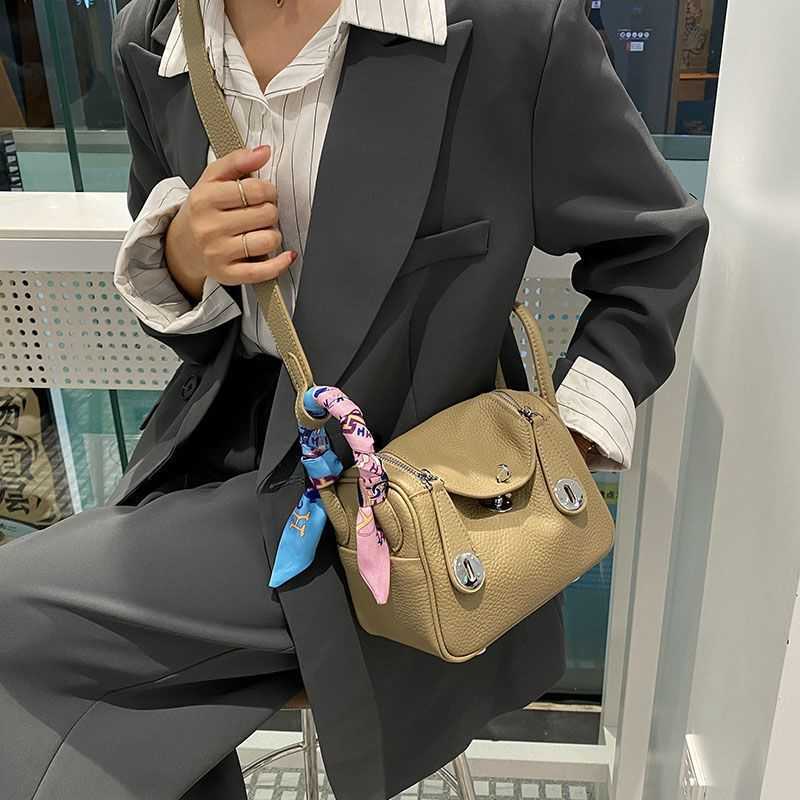 Designer Herme Lindi Bags online outlet 2023 Advanced new women's bag Fashion Large capacity hand Foreign style shoulder High beauty messengerCJD9, Sky blue
Designer Herme Lindi Bags online outlet 2023 Advanced new women's bag Fashion Large capacity hand Foreign style shoulder High beauty messengerCJD9, Sky blue