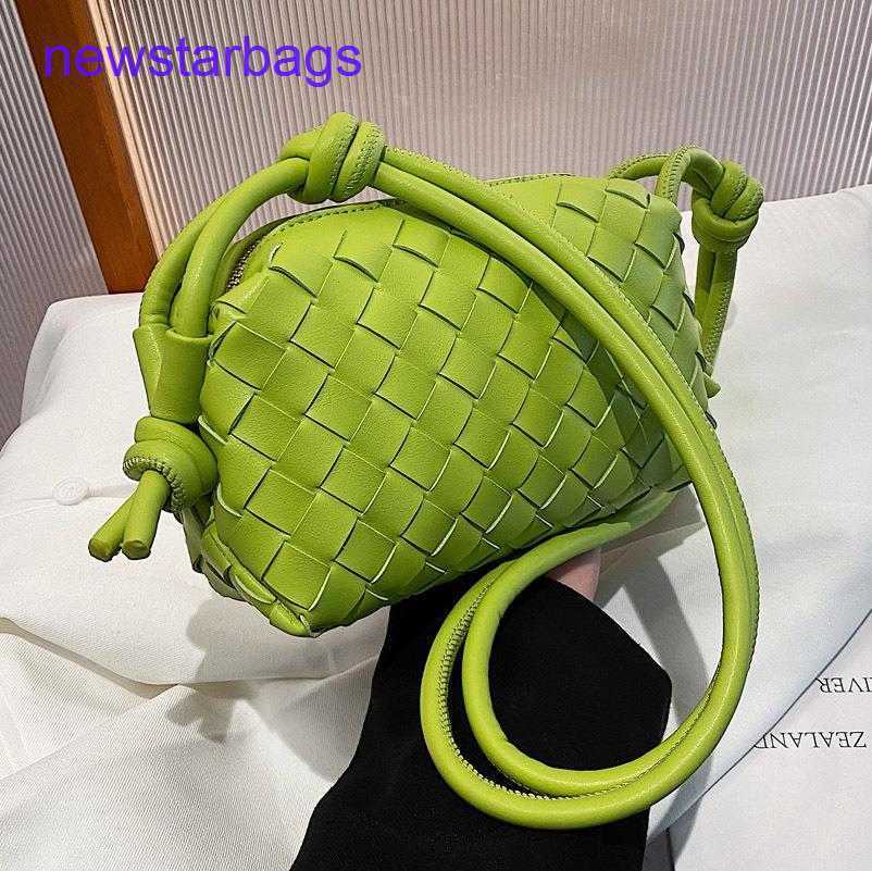 Mini Loop bags for women Bottegs Venets Unique niche design woven 2023 new women's popular versatile one shoulder underarm diagonal small square, Pink7
Mini Loop bags for women Bottegs Venets Unique niche design woven 2023 new women's popular versatile one shoulder underarm diagonal small square, Pink7