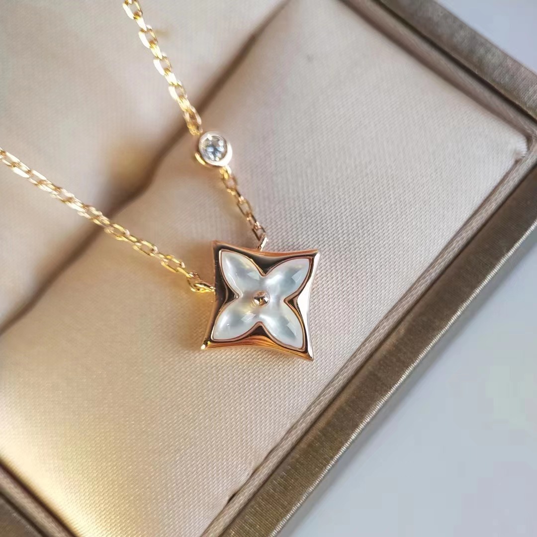 clover designer brand name luxury pendant necklaces for women mother of pearl 4 leaf flower sweet necklace jewelry gift original box packing
clover designer brand name luxury pendant necklaces for women mother of pearl 4 leaf flower sweet necklace jewelry gift original box packing