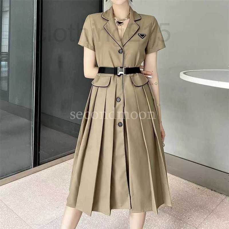 Skirts&Skorts Designer Triangle Badge Decoration Dress Women Short Sleeve es Casual Style Pleated with Belt W544, Khaki
Skirts&Skorts Designer Triangle Badge Decoration Dress Women Short Sleeve es Casual Style Pleated with Belt W544, Khaki