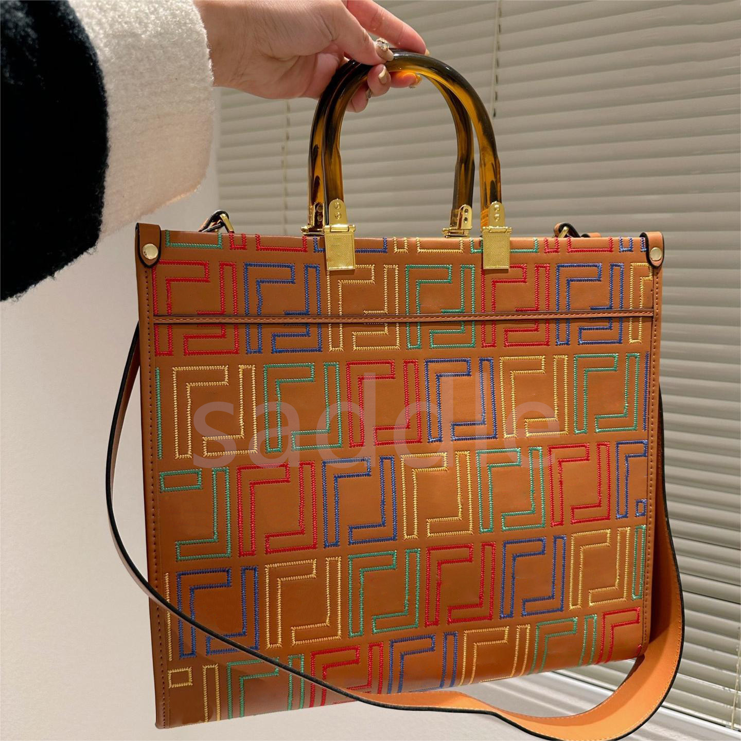 Peekabo Shopping Bag Sunshine Tote Tote Bag Gradient Logo Design Letter Snakeskin Hand Stitching Tortoiseshell Double Handle Shoulder Crossbody, Color2
Peekabo Shopping Bag Sunshine Tote Tote Bag Gradient Logo Design Letter Snakeskin Hand Stitching Tortoiseshell Double Handle Shoulder Crossbody, Color2
