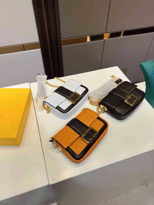 Fbag Evening bag Vintage Chain Underarm Bags Women Handbag Shoulder Leather Designer Crossbody Female Purses with Large Lock 220307, Black
Fbag Evening bag Vintage Chain Underarm Bags Women Handbag Shoulder Leather Designer Crossbody Female Purses with Large Lock 220307, Black