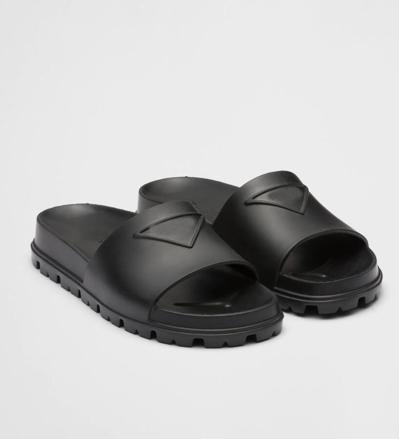 23S Summer Streetwear Slip On Sandals Shoes Embossed Triangle Rubber Women Men's Black Slides Flats Couple Men's Beach Slippers Comfort Walking Shoe EU35-45
23S Summer Streetwear Slip On Sandals Shoes Embossed Triangle Rubber Women Men's Black Slides Flats Couple Men's Beach Slippers Comfort Walking Shoe EU35-45