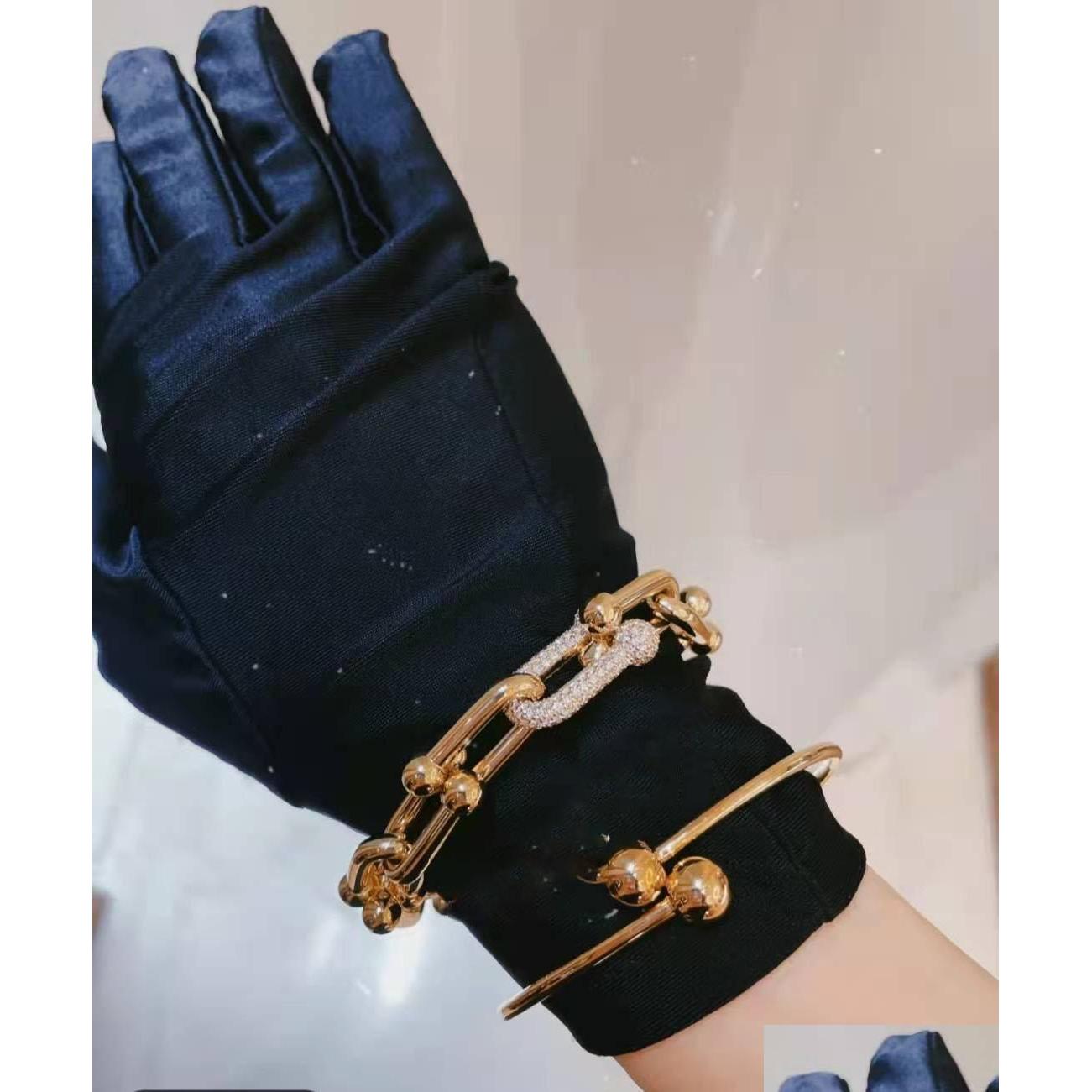 Chain Bangle Bracelet Link Wide Ushaped Diamonds Designer Watches Women Men Couple Fashion Watche Top Quality Party Thanksgi Dhaff
Chain Bangle Bracelet Link Wide Ushaped Diamonds Designer Watches Women Men Couple Fashion Watche Top Quality Party Thanksgi Dhaff
