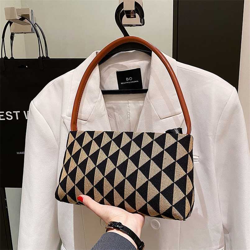 autumn new style handbag small crowd simple bag female triangle plaid sling single shoulder underarm bag female, Black9
autumn new style handbag small crowd simple bag female triangle plaid sling single shoulder underarm bag female, Black9