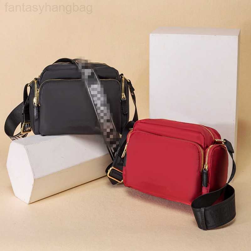 LOLA bag Shoulder Spanish Outdoor Bags BIMBA Y fashion Camera bag simple all-match tofu light luxury messenger leisure commuter 22ss, 010
LOLA bag Shoulder Spanish Outdoor Bags BIMBA Y fashion Camera bag simple all-match tofu light luxury messenger leisure commuter 22ss, 010