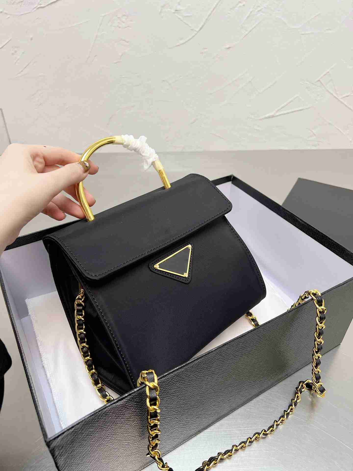 Shoulder Bags Designer Bags metal chain gold silver women Handbag Genuine Leather bag Flip cover diagonal Messenger, #1
Shoulder Bags Designer Bags metal chain gold silver women Handbag Genuine Leather bag Flip cover diagonal Messenger, #1