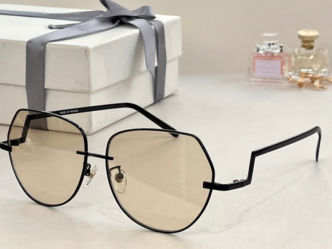 Men Sunglasses For Women Latest Selling Fashion Sun Glasses Mens Sunglass Gafas De Sol Glass UV400 Lens With Random Matching Box 0169
Men Sunglasses For Women Latest Selling Fashion Sun Glasses Mens Sunglass Gafas De Sol Glass UV400 Lens With Random Matching Box 0169