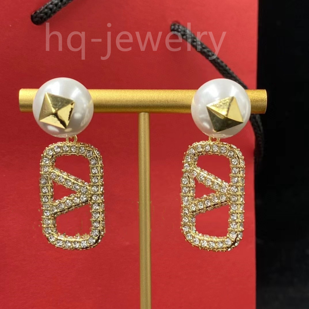2023Hoop Earings For Women Men Designers Earrings Letters Studs Fashion Jewelry Luxurys Dimond F Earring 925 Silver Boucles Necklaces Box New861
2023Hoop Earings For Women Men Designers Earrings Letters Studs Fashion Jewelry Luxurys Dimond F Earring 925 Silver Boucles Necklaces Box New861