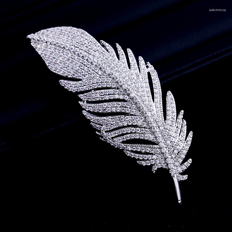 Brooches Bridal Fashion Cubic Zircon Micro Paved Elegant Feather Brooch Pin Women Wedding Jewelry Pendant 001556
Brooches Bridal Fashion Cubic Zircon Micro Paved Elegant Feather Brooch Pin Women Wedding Jewelry Pendant 001556