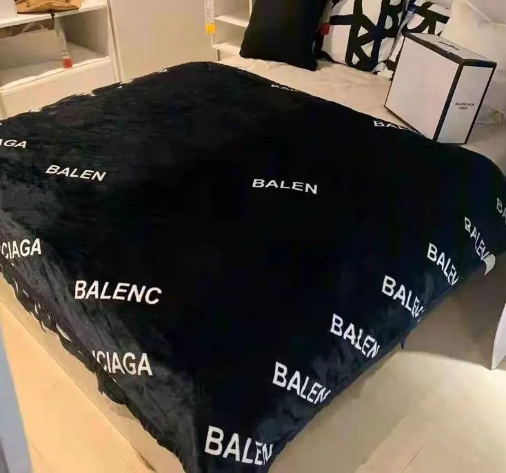 Styles Letter Cashmere Designer Blanket Soft Wool Scarf Shawl Portable Warm Plaid Sofa Bed Fleece Knitted Throw 150x200CM
Styles Letter Cashmere Designer Blanket Soft Wool Scarf Shawl Portable Warm Plaid Sofa Bed Fleece Knitted Throw 150x200CM