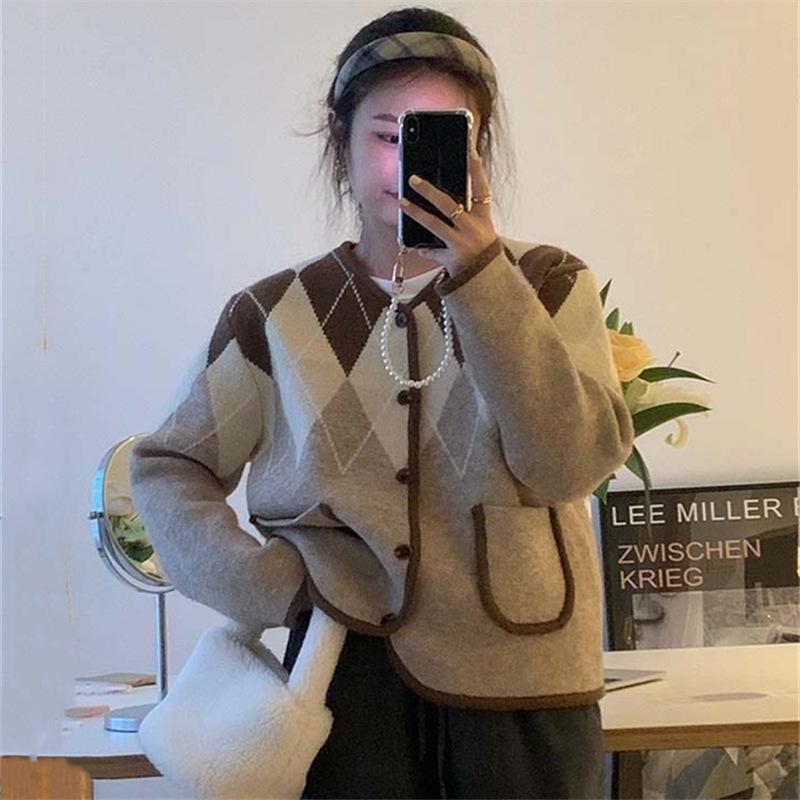 Women's Knits & Tees Korean Vintage Argyle Sweater Coat Women O-neck Single Breated Loose Cardigan 2023 Fall Casual All-match Long Sleeve Ju, Khaki
Women's Knits & Tees Korean Vintage Argyle Sweater Coat Women O-neck Single Breated Loose Cardigan 2023 Fall Casual All-match Long Sleeve Ju, Khaki