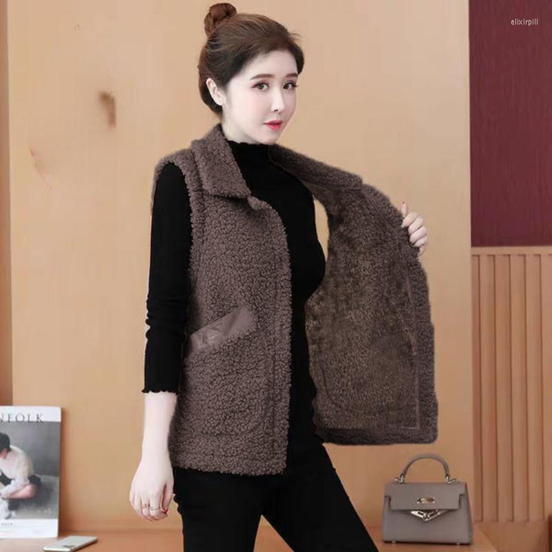 Women's Vests Woman Lamb Plush Vest Coat Female Winter Faux Fur Waistcoat Ladies Casual Loose Sleeveless All-match Jacket Mujer G390, Red
Women's Vests Woman Lamb Plush Vest Coat Female Winter Faux Fur Waistcoat Ladies Casual Loose Sleeveless All-match Jacket Mujer G390, Red