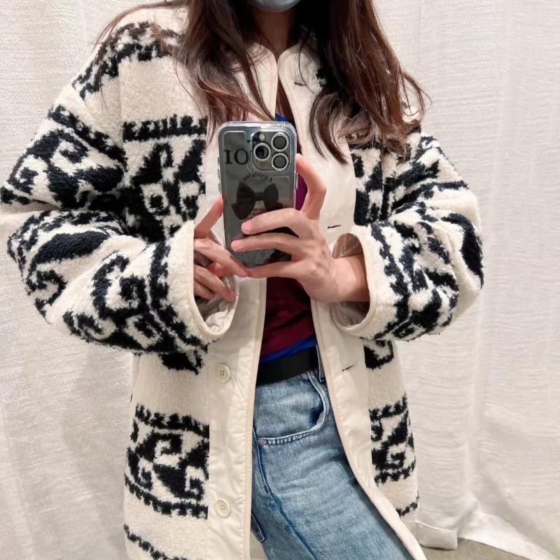 Women' Jackets Ladies Long Sleeve Round Neckline Printing Reversible Wear Fleece Patchwork Jacket Outerwear, Color as real pic
Women' Jackets Ladies Long Sleeve Round Neckline Printing Reversible Wear Fleece Patchwork Jacket Outerwear, Color as real pic