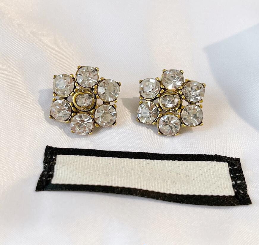 Classic Letter Earrings Studs Charm Fashion Designer Pearl Crystal Flower Earrings Women Eardrops Jewelry With Gift Box For Party Anniversary
Classic Letter Earrings Studs Charm Fashion Designer Pearl Crystal Flower Earrings Women Eardrops Jewelry With Gift Box For Party Anniversary