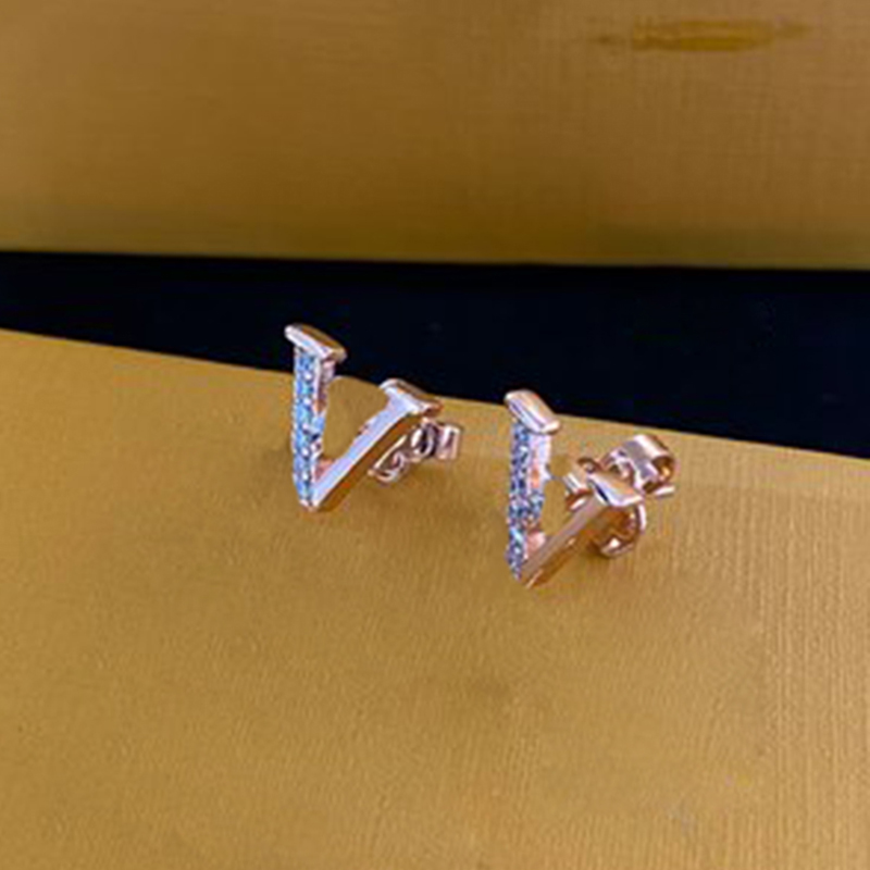 Diamond Ear Stud Rose Gold Letter Women Charm with Exquisite Accessories Lady Wedding Party Jewelry
Diamond Ear Stud Rose Gold Letter Women Charm with Exquisite Accessories Lady Wedding Party Jewelry