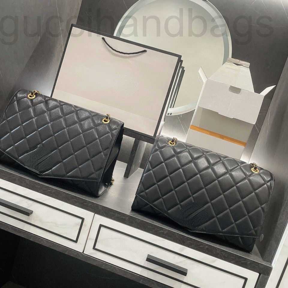 Designer Handbag Shoulder Chain Bag Clutch Flap Totes Bags Wallet Check Velour Thread Purse Double Letters Solid Hasp Waist Square Stripes Women Luxury Handbags 01, Black
Designer Handbag Shoulder Chain Bag Clutch Flap Totes Bags Wallet Check Velour Thread Purse Double Letters Solid Hasp Waist Square Stripes Women Luxury Handbags 01, Black